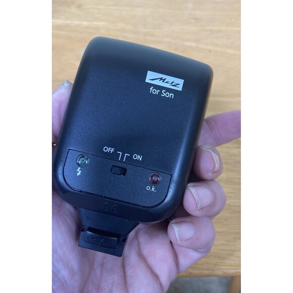 Metz Mecablitz 24 AF-1 Digital Shoe Mount Flash for Digital Sony ADI Camera - Picture 4 of 13